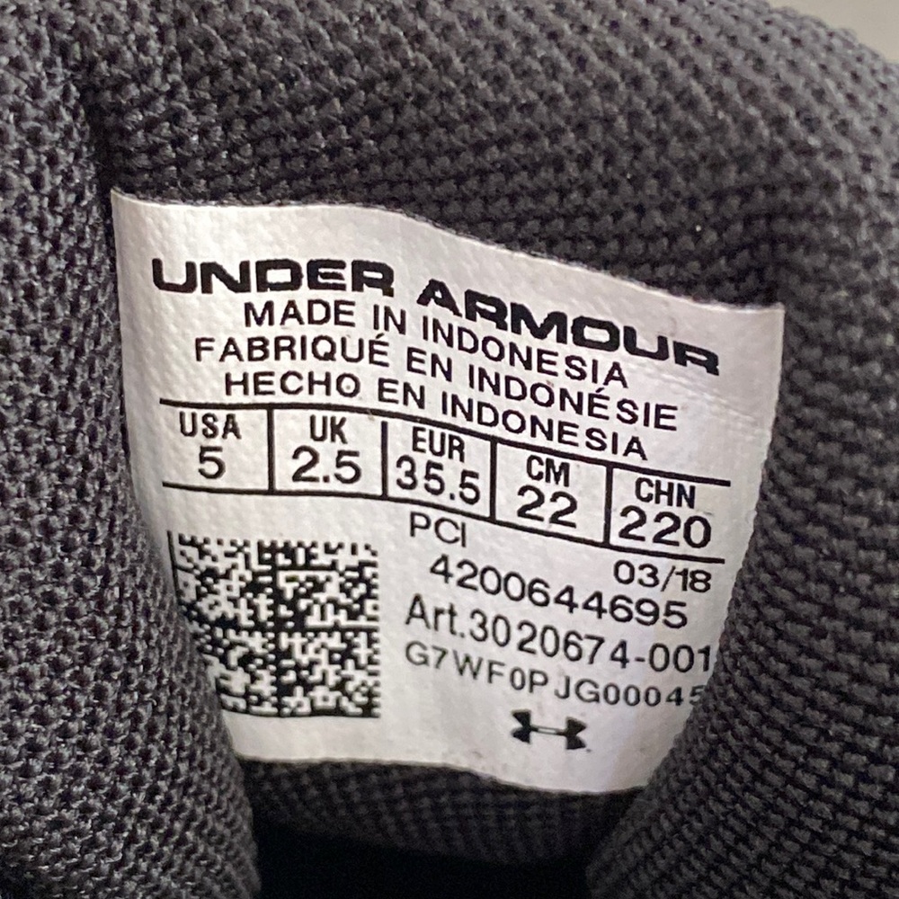 ✨ Authentic Under Armour Women’s Sneakers - Size 5 - Black/White - EUC ✨ - Picture 5 of 6